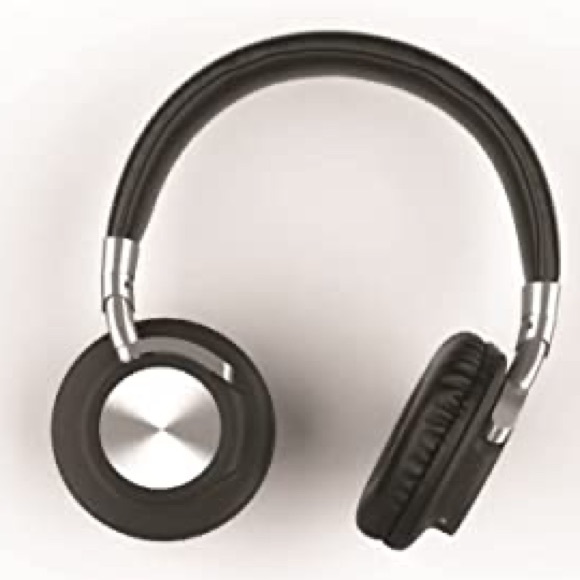 Polaroid Other - Last one! Bluetooth wireless headphones
